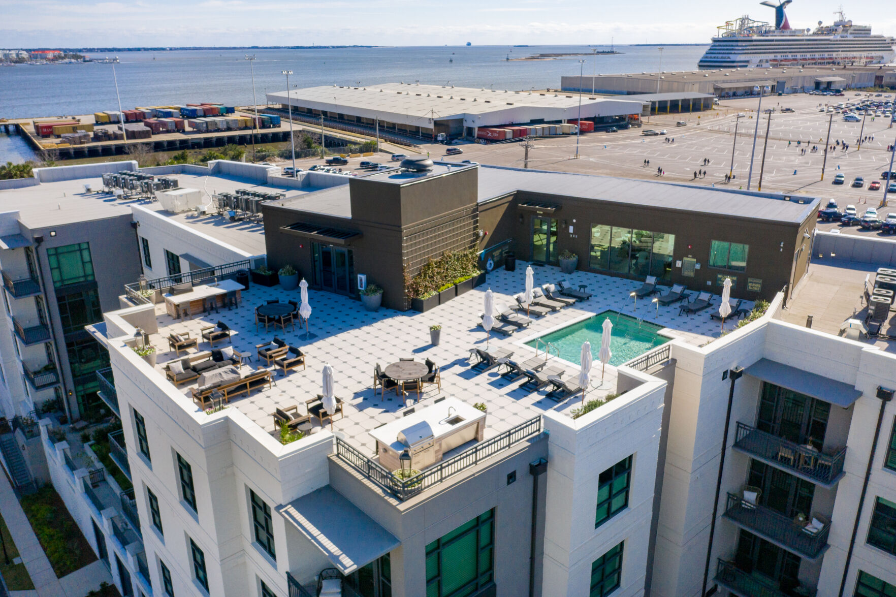 The Gadsden rooftop pool